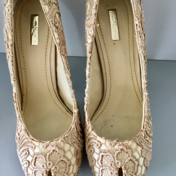 Report Signature Cream Lace embroidery Platform heel size 7.5 - Picture 7 of 12